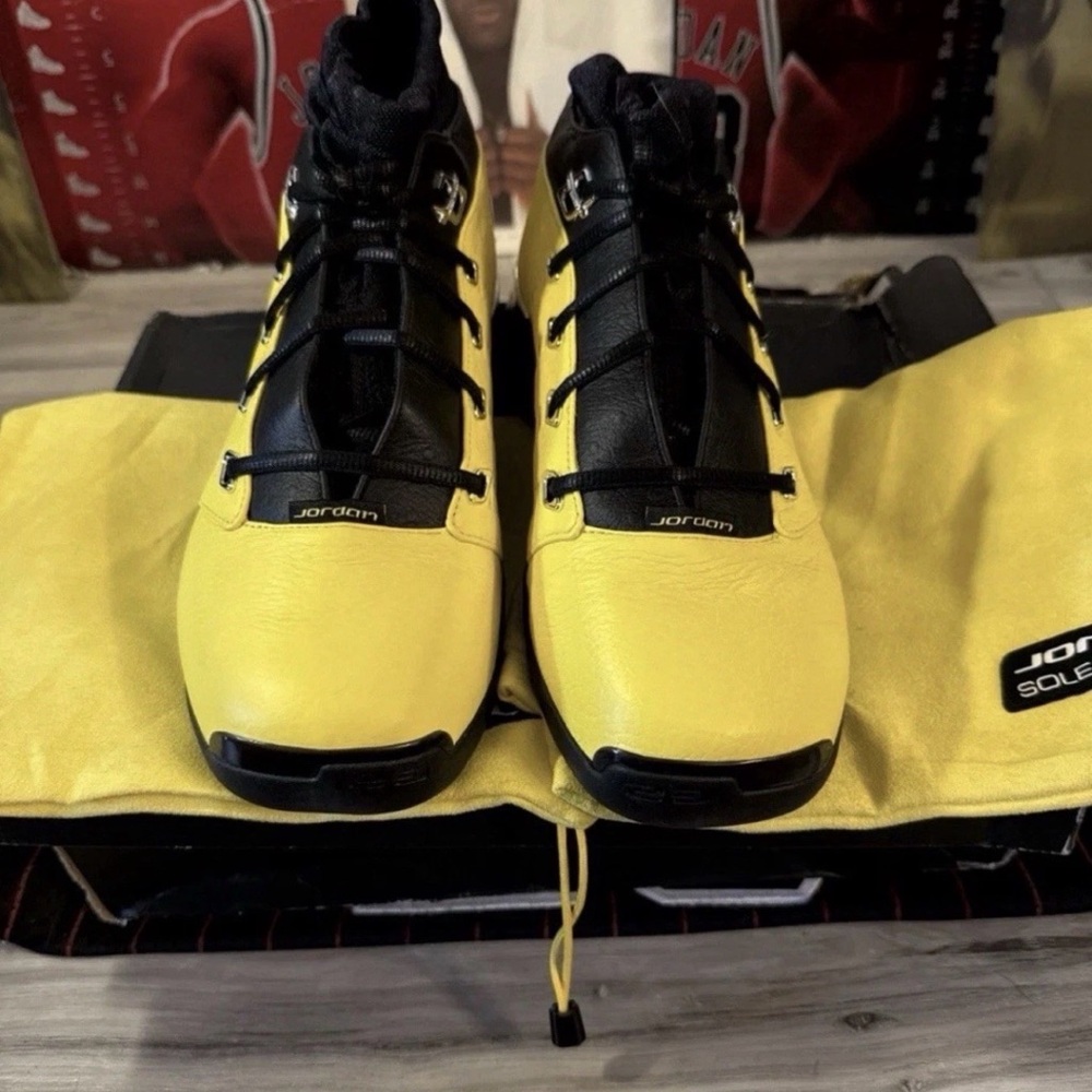 Air Jordan 17 Retro Low Solely Reverse Lightening Black Yellow Size 11.5 - Picture 2 of 5